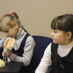 ученики во время экскурсии, урока гигиены и на осмотре детского стоматолога нашей Клиники Ковнацкого О.Л.